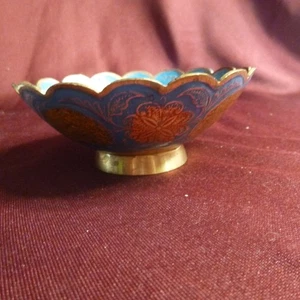 Cloisonné Latón y Esmalte 4 1/2" Pies Festoneadas Cuenco con Menorá Centro en Rosa - Imagen 1 de 4