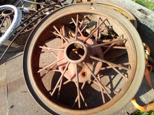 1928 1929 Model A Ford AA TRUCK 20" WIRE SPOKE WHEEL w/ LOCK RING Original - Picture 1 of 7