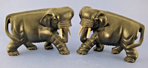 Par de estatuillas de elefante de madera tallada colmillos pintados 1936 antigua China COMO ESTÁ - Imagen 1 de 7