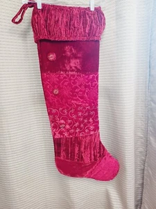 Vintage ITR roter VELURE WEIHNACHTSSTRUMPF EXTRA LANG Knöpfe Viskose Muschel Indien   - Bild 1 von 14