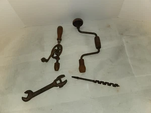 Konvolut 4 antike Werkzeuge, Handbohrer, Newell Schleifer Schraubenschlüssel, Ford + Teile/Reparatur - Bild 1 von 24