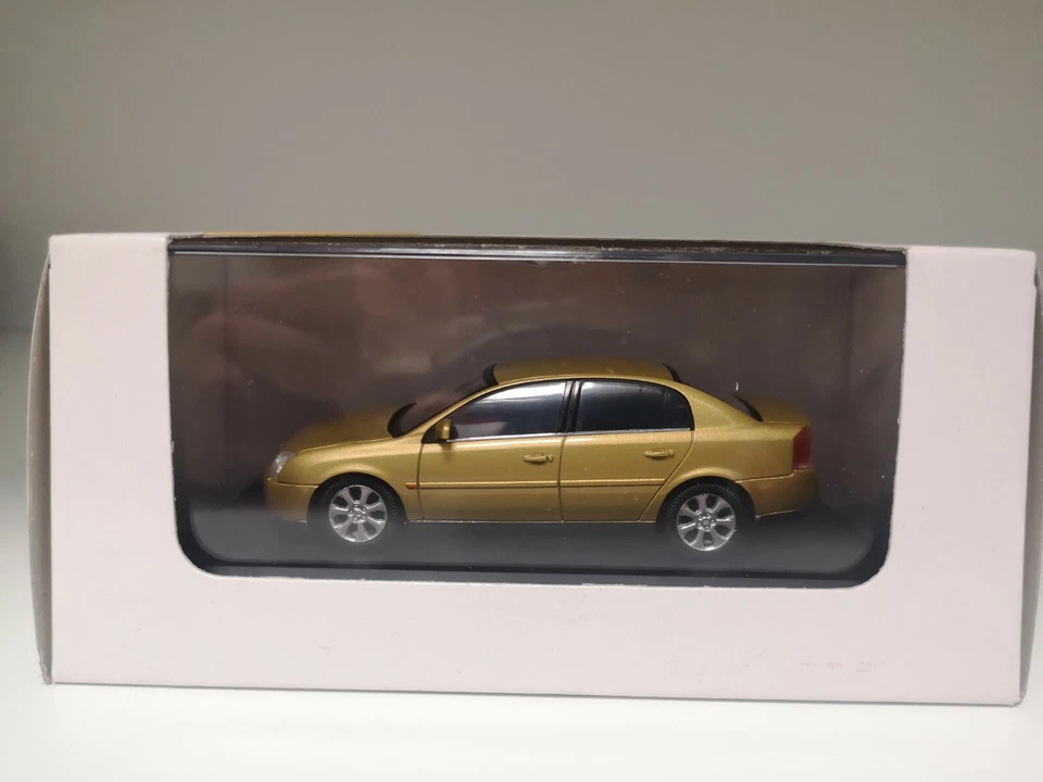 Opel Vectra 2003 Schuco 1:43 - Immagine 1 di 1