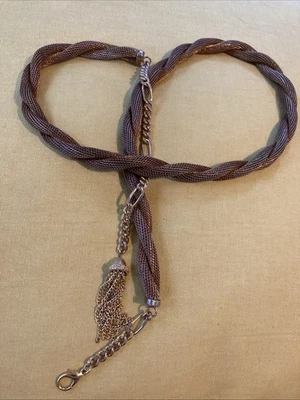 Cinturón de cadena de metal de malla gruesa vintage tono bronce era mod extremos de borla Foto 1 de 4