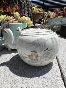 Antike chinesische Porzellan weibliche Rose Teekanne, Qing Dynastie - Bild 1 von 7