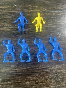 Vintage Blue And Yellow Plastic Toy Soldiers Mpc Paladin 1960’s - Picture 1 of 5