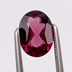 1.30 cts Oval 8x6mm Red-Pinkish Unheated Natural Rhodolite Garnet Gemstone - Picture 1 of 12