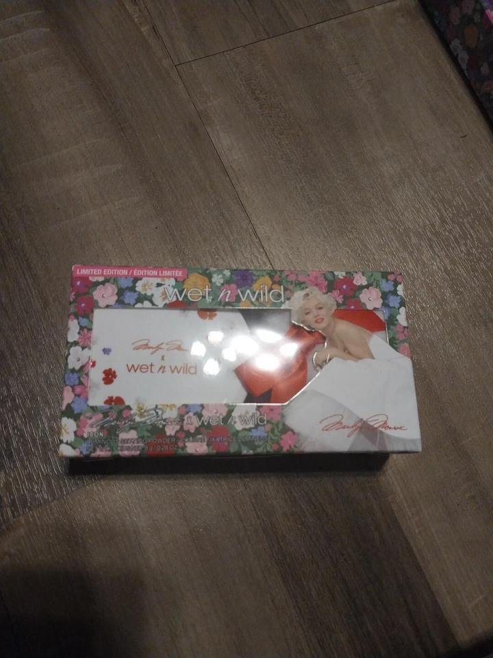 Wet N Wild X Marilyn Monroe Luminous Setting Powder With Puff Set New - Image 1 of 1