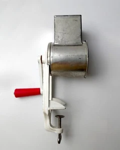 Vintage Gusseisen Kräutermühle Reibe Tischhalterung roter Griff Made Germany - Bild 1 von 8