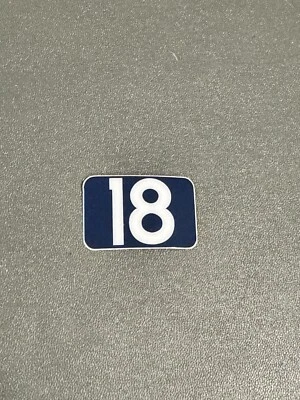 丹佛野马队编号盘贴花贴纸“18”曼宁1.5英寸X1英寸12米乙烯基 — 第 1/2 张图片