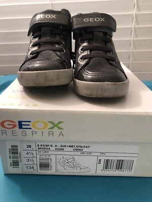 Guc. Zapatillas Geox Respira para niña pequeña. Talla UE 20 US Talla 4.5. Gris oscuro. Foto 1 de 4