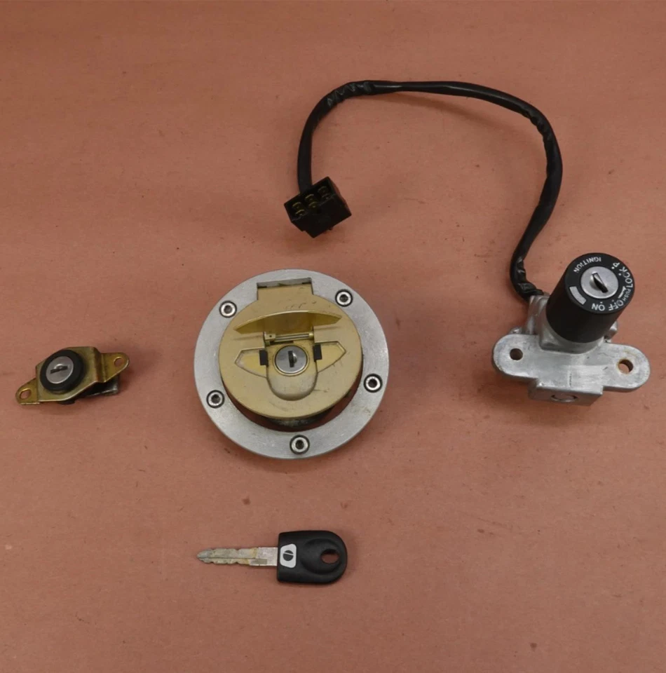 Крышка газовая для замка зажигания 2000-2005 Ducati Monster 750 M750 - Изображение 1 из 4