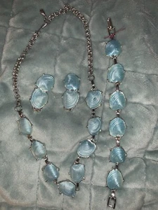 VINTAGE Blue THERMOSET NECKLACE BRACELET EARRINGS SET NEAR MINT - Picture 1 of 2
