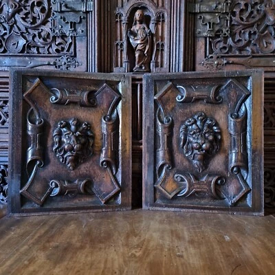 Un par de paneles de máscara de leones del siglo XVII Foto 1 de 4