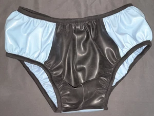 Herrenslip HENRY aus Latex 0,4 hellblau/schwarz, schwarzer Bund, XXL - Bild 1 von 1