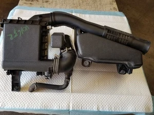 10 11 12 13 14 15 TOYOTA PRIUS AIR CLEANER BOX 1.8L OEM - Picture 1 of 12