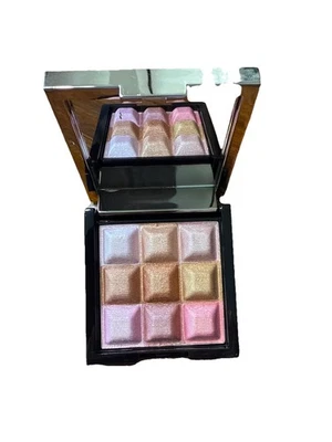 Avon Mark. Touch & Glow Shimmer Cream Cube All Over The Face Palette Pearly 13g - Image 1 of 4