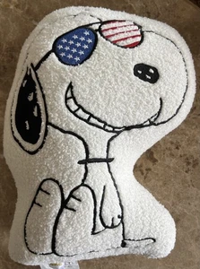 Peanuts Snoopy USA American Flag Sunglasses 14" x 17" Decorative Pillow NWT - Picture 1 of 3