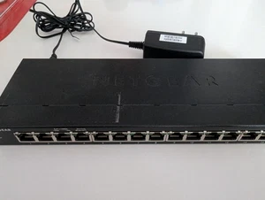 NETGEAR GS316 Unmanaged 16-Port-Gigabit-Ethernet-Switch - Schwarz - Bild 1 von 2
