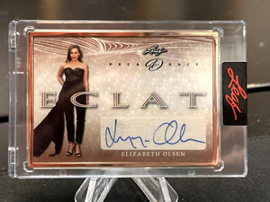 ELIZABETH OLSEN 2022 LEAF POP CENTURY DECADENCE ECLAT /10 AUTO MARVEL