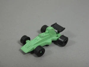 AUTOS: Metall-Rennwagen mit Heckspoiler D 1977 - Surtees TS 19 grün - Bild 1 von 1