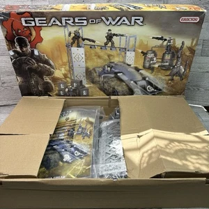 Gears of War Locust vs Delta Squad Erector 0450 OPEN BOX Toys R Us Exclusive - Picture 1 of 11