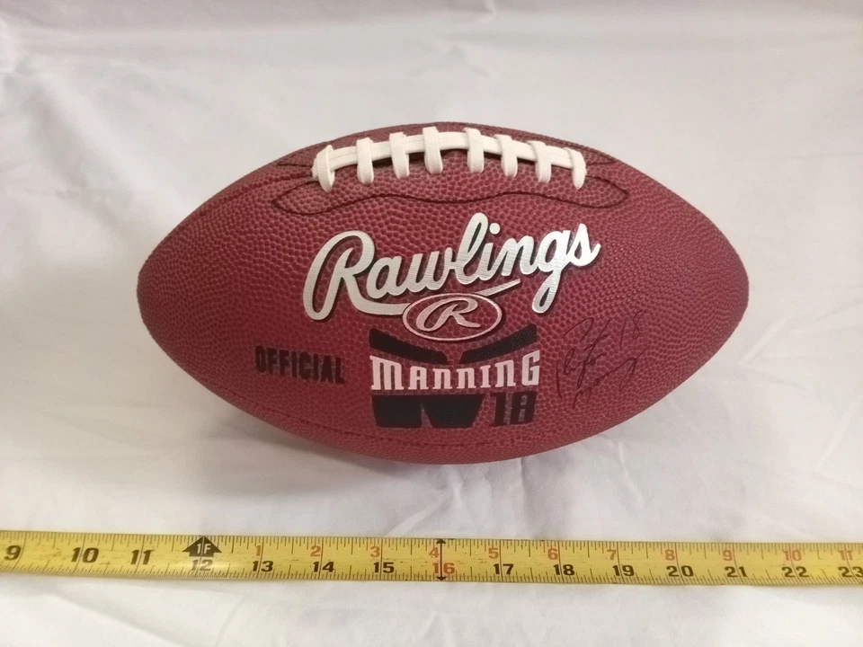 RAWLINGS 青少年尺寸 PEYTON MANNING #18 皮革美式橄榄球签名版 NFL。 — 第 1/4 张图片