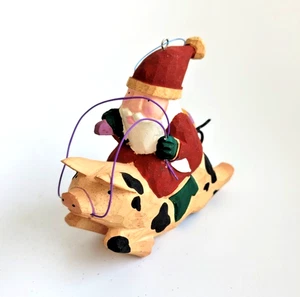 Arte popular de madera Santa montando un cerdo adorno - Imagen 1 de 6
