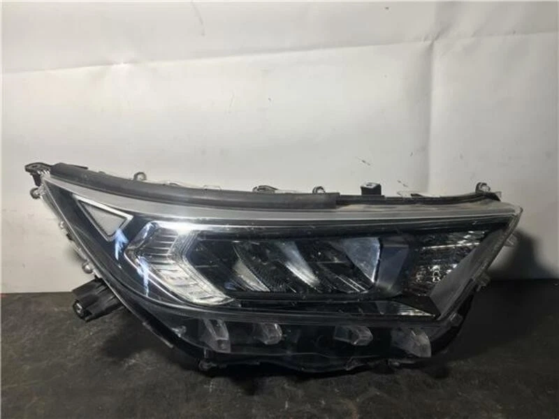 Faro derecho TOYOTA RAV4 HIBRIDO HYBRID 4X4 ADVANCE 55077 Foto 1 de 4