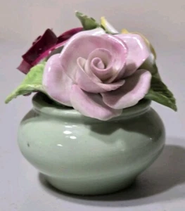 STAFFORDSHIRE BONE CHINA Blumen Rosen in Vase England, sehr schön. 2,5" H - Bild 1 von 7