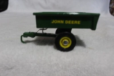 1/64 JOHN DEERE LOWN MOWER CART - Image 1 of 4