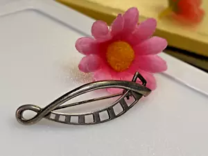 Vintage Sterling Silver Brooch Ribbon Design 4.80g - Picture 1 of 7