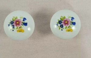 (Lot of 2) Gatehouse (0231717) 1.5" Bouquet Cabinet Knobs - White/Multi - Picture 1 of 6