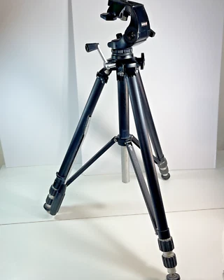 Tripod Quick-Set Elevator Champ Professional Tripod 65 in - Image 1 of 4