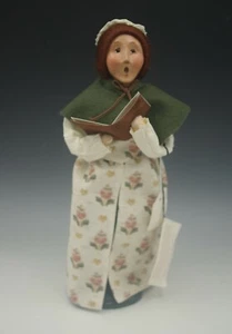 BYERS CHOICE WILLIAMSBURG COLONIAL WOMAN CAROLER 1998 MWT SIGNED 13" - Picture 1 of 9