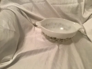 Vintage Pyrex 443 Spring Blossom Crazy Daisy Cinderella 2.5 Qt Green Mixing Bowl - Picture 1 of 4