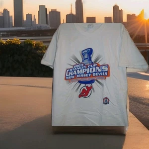 NEW JERSEY DEVILS VINTAGE 2003 STANLEY CUP CHAMPIONS TSHIRT LOCKER ROOM EDITION - Picture 1 of 6