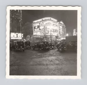 Old B&W Photo Piccadilly Circus Lights Black Cabs Buses - Picture 1 of 2