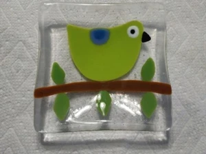 FUN AND COLORFUL FUSED GLASS / ART GLASS BIRD PLATE/TRINKET DISH 5" - Picture 1 of 6