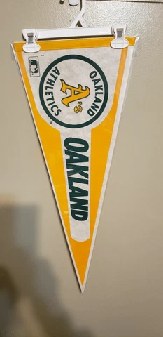 OAKLAND A'S ATHLETICS MLB VINTAGE FELT PENNANT WITH HOLDER 120520 Cover