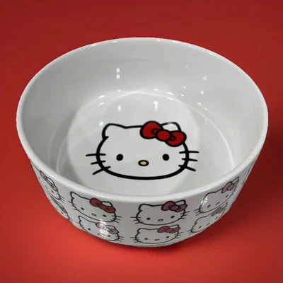 Tigela de cerâmica Hello Kitty rosto repetido antiderrapante fundo gato cachorro animal de estimação NOVA - Imagem 1 de 4