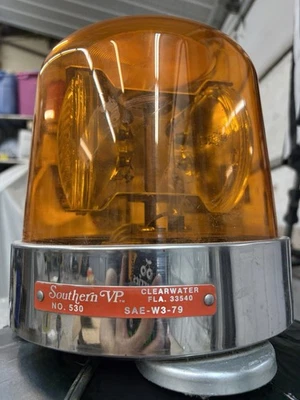 Southern вице-президент No Вращающийся желтый маяк 530 SAE-W3-79 12 В постоянного тока - Изображение 1 из 4