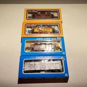 Life-Like Lot of 4 HO Scale Güterwagen - Cabooses, Hopper, & Boxcar With Boxes - Bild 1 von 12