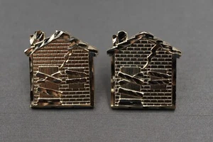 Pendientes de tachuelas para casa trampa de corte de diamante de oro amarillo liso de 10 K. - Imagen 1 de 10