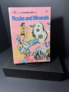 ROCKS AND MINERALS A Golden Exploring Earth Book 1974 - Foto 1 di 4