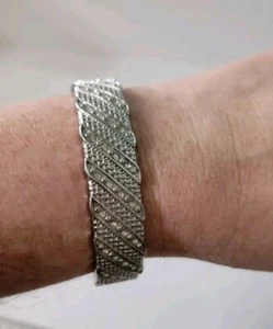 Brazalete Brazalete con Bisagras Tono Plateado Cristales Transparentes 2.5" Diámetro - Imagen 1 de 6