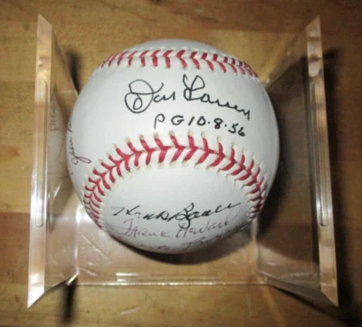 1980's New York Yankees Old-Timers Signed Baseball - Don Larsen, 13 Others - Image 1 of 4