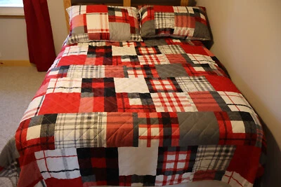 Quilt Full Size Red Black White Plaid w/Shams - Image 1 of 2
