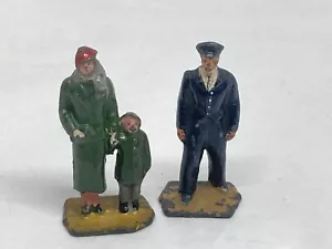 Figure ferroviarie di Dinky Toys (N yel 234) donna e bambino e un altro - Foto 1 di 6