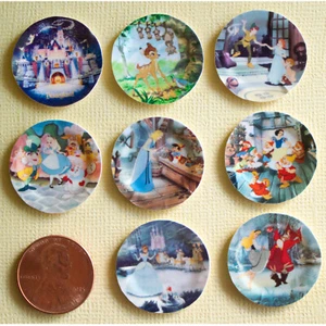 Platos de papel miniatura Disney escala 1:12 - Alice, Bambi, Blancanieves, Peter Pan,  - Imagen 1 de 4