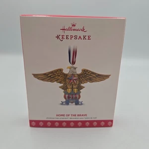 2017 Hallmark Ornament Heimat des tapferen Adlers Sterne Streifen Militär neu im Karton NEU IN - Bild 1 von 4